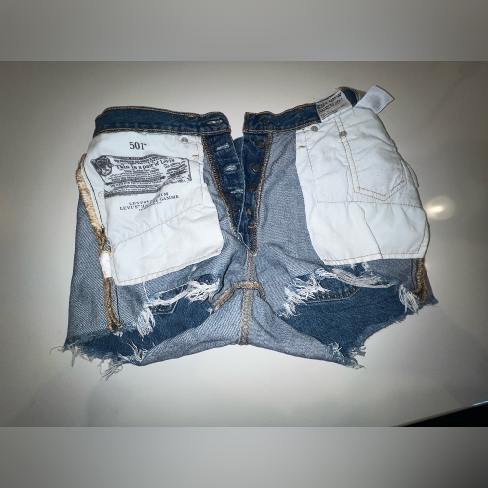 Levi's 501 Denim Button Fly Distressed Women's Shorts - Picture 8 of 15